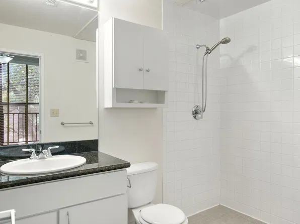 911 Keith Ln APT 5, Austin, TX 78705