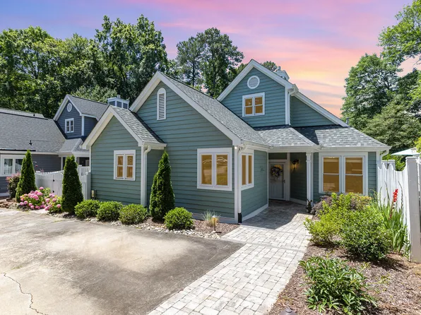 102 Cherry Hill Ln, Cary, NC 27518