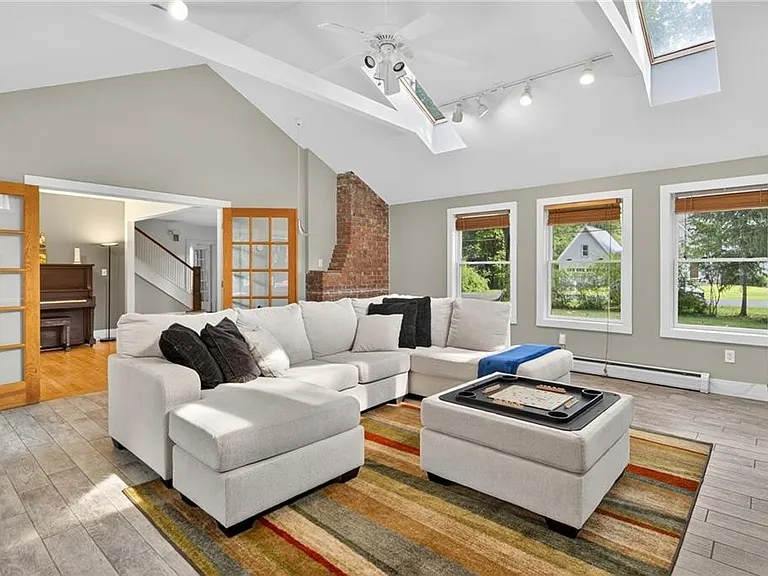 204 Roat St — Photo 3