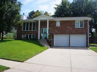 6331 Tanglewood Ln, Lincoln, NE 68516
