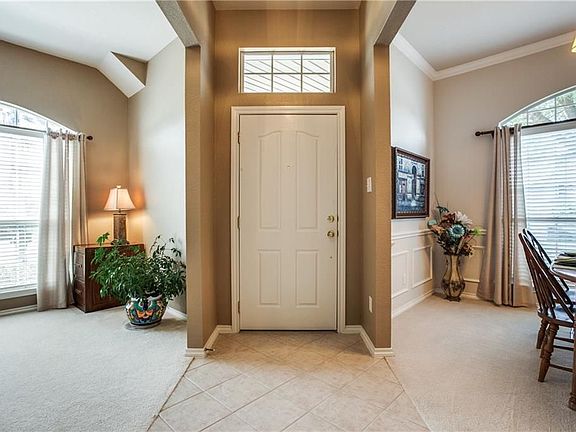 3rd image of 801 Oak Hill Ct