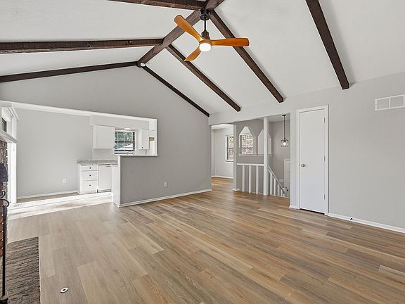 4th image of 613 SW 36th St