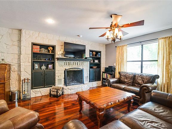 3rd image of 2803 Carmel Dr