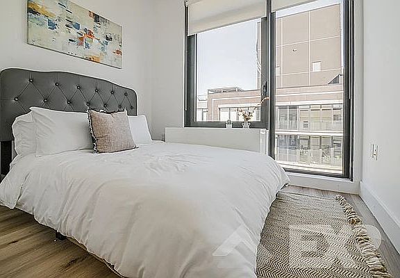 4th image of 228 E 135th St #302