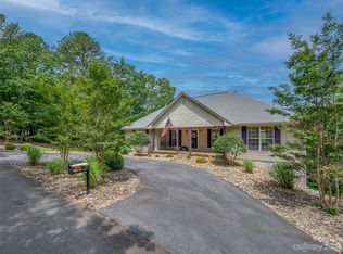162 Treetops Ln, Lake Lure, NC 28746
