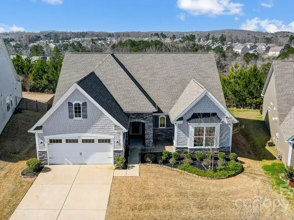 230 Kentmere Ln, Clover, SC 29710