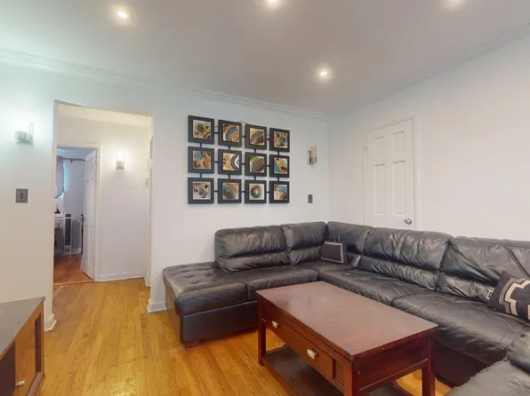 150-20 Jewel Avenue image 6 of 26