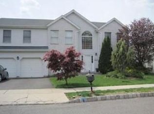 28 Foxboro Rd, Wayne, NJ 07470