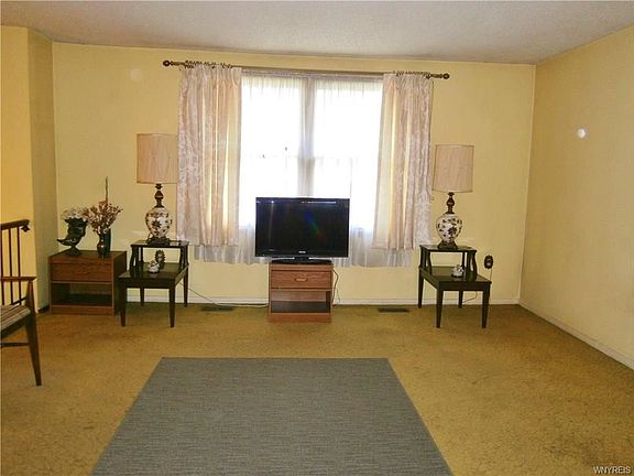 4th image of 878 Deerfield Dr