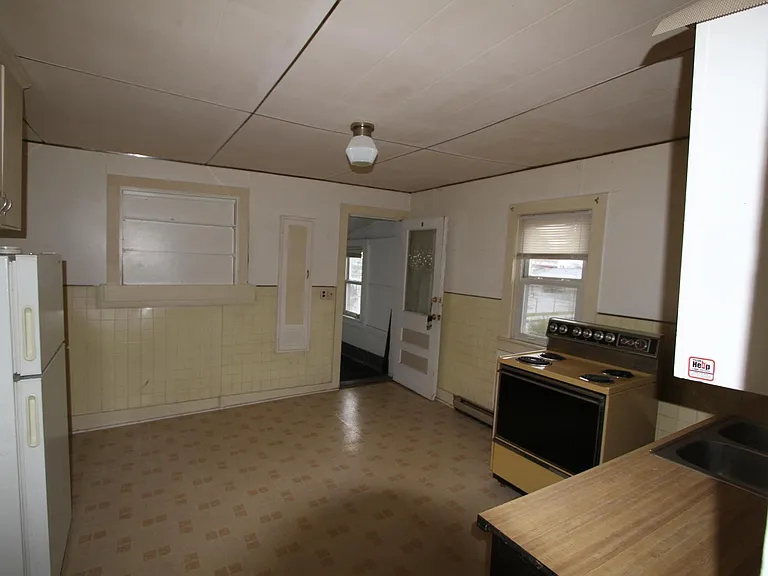 Reverse view of Kitchen looking at front entrance