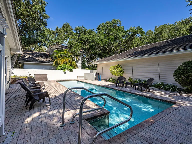 300 S Peppertree Dr — Photo 34