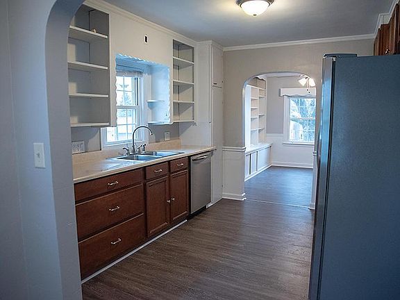 4th image of 2670 E Park St