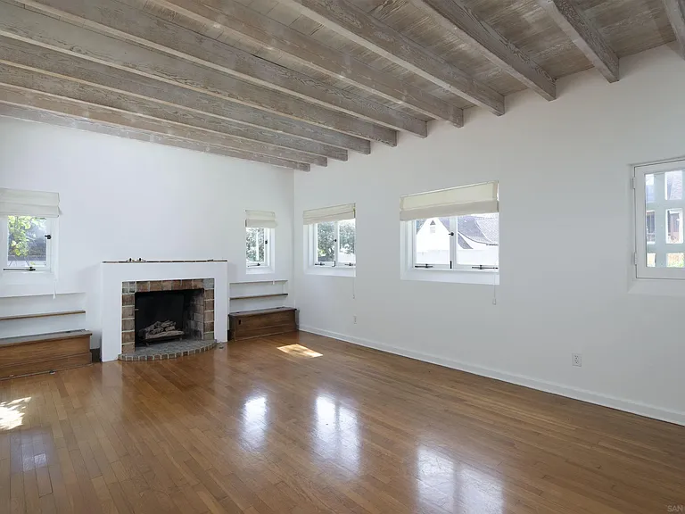 409 Dunemere Dr — Photo 4