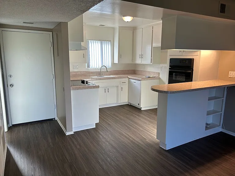 Mountain View Apartments — Photo 2