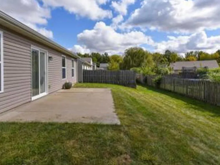 5645 Bingham Dr — Photo 14