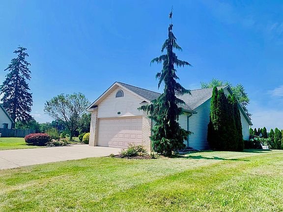 2nd image of 154 Kincora Dr