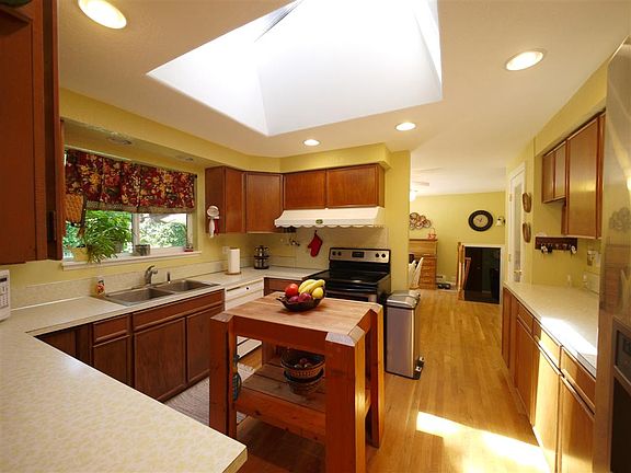 3rd image of 7418 86th St E