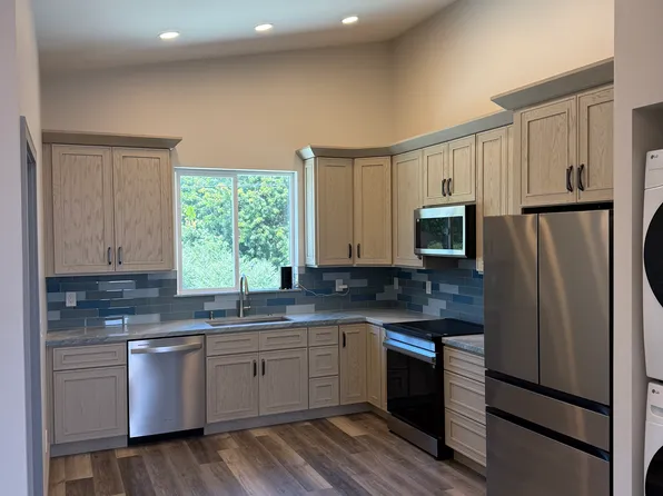 801 Vale View Dr #B, Vista, CA 92081