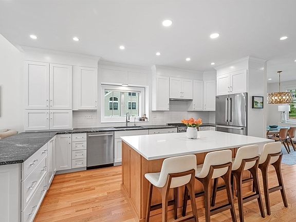 2nd image of 4 Talbot Ln