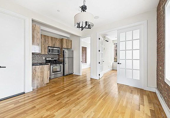3rd image of 11 W 128th St #2R