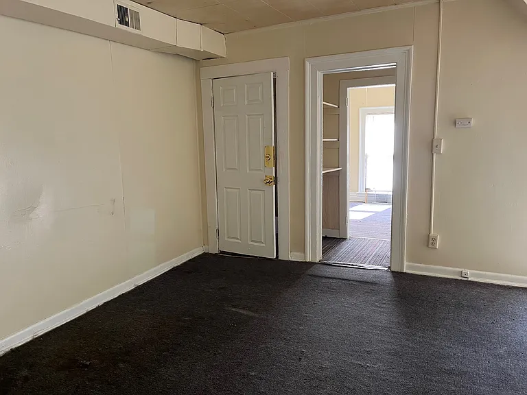 929 Grant Ave — Photo 3