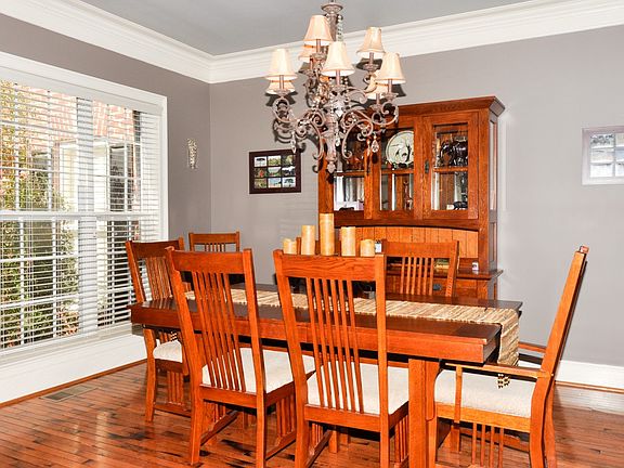 5th image of 117 Henry Ln