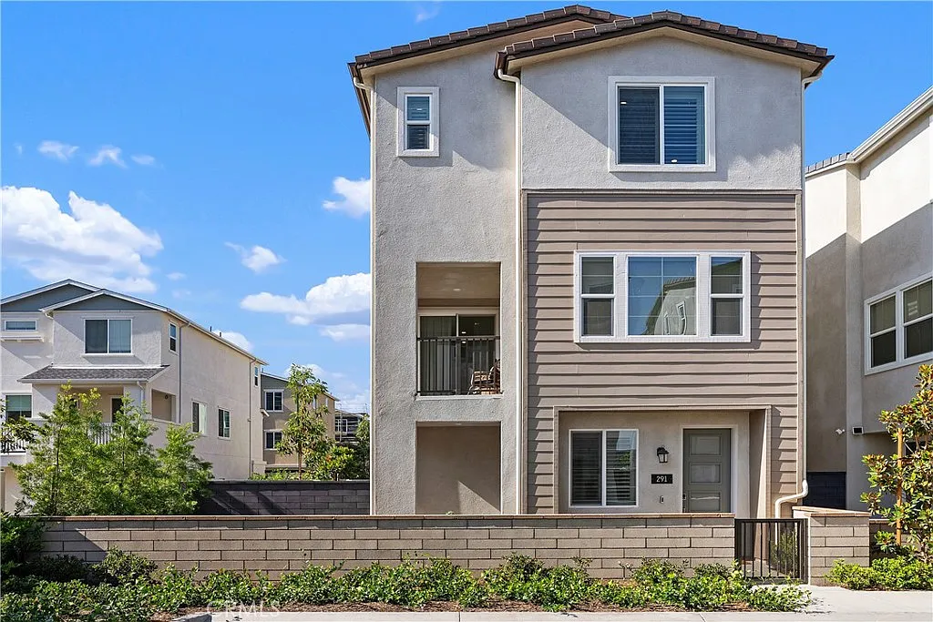 3 bed, 1597 sqft, $7,250 — Photo 1
