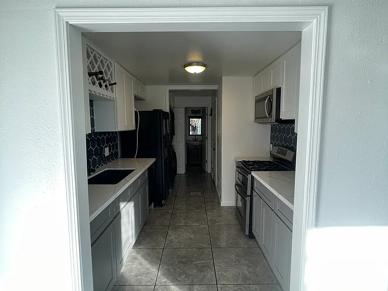 1647 London Cir — Photo 5