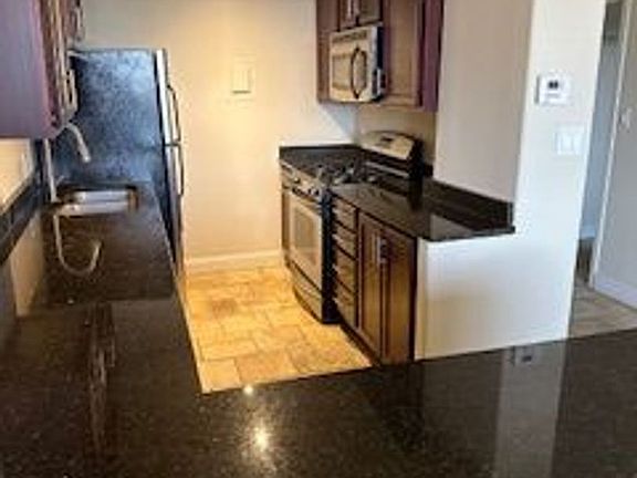 5th image of 700 E 8th St Unit 9P