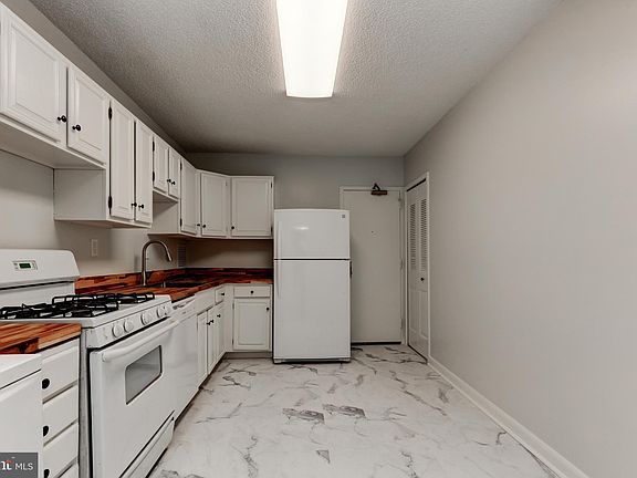 5th image of 3701 S George Mason Dr Unit 303N