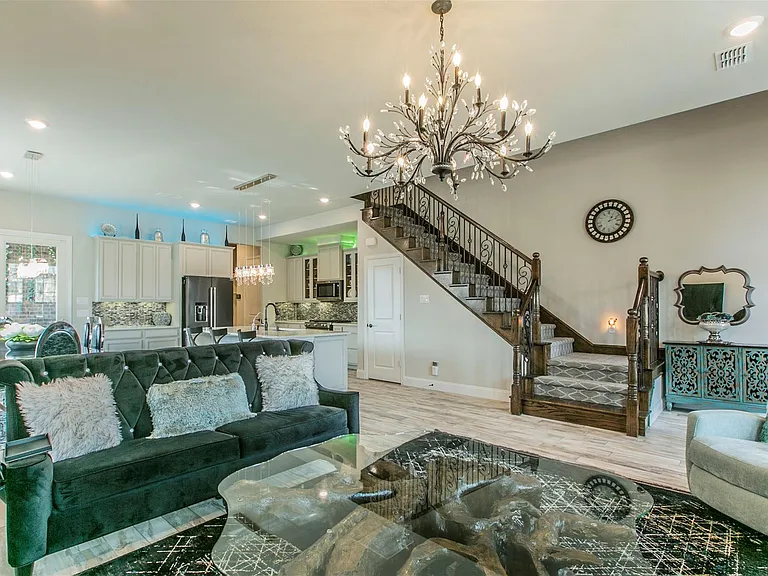 1015 Zachary Way — Photo 6