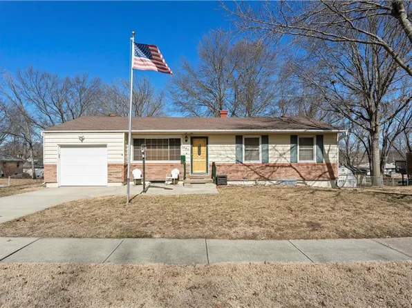 805 S Summit Cir, Blue Springs, MO 64015