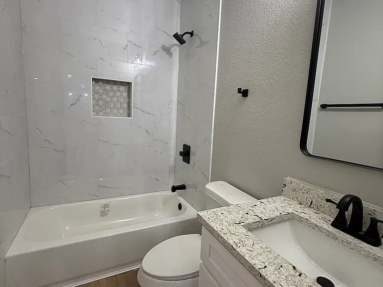1921 Avenue A — Photo 11