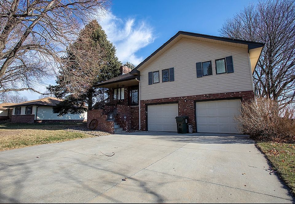 1st image of 205 Barrington Dr