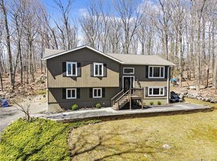 6 Old Bridge Rd E, New Fairfield, CT 06812