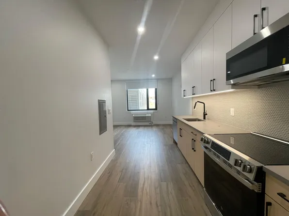 511 Communipaw Avenue image 1 of 4