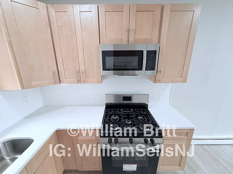 67-69 Brinkerhoff St #4D — Photo 6