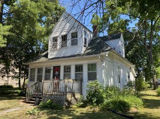 221 E Main St, Genoa, IL 60135