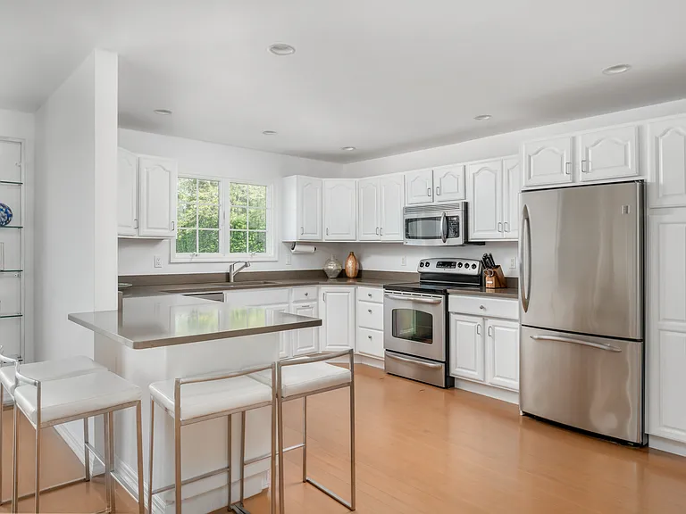 825 Flying Point Rd — Photo 9