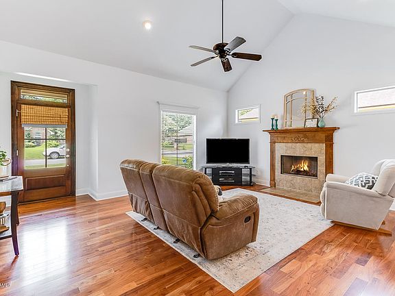 5th image of 229 Barksdale Dr