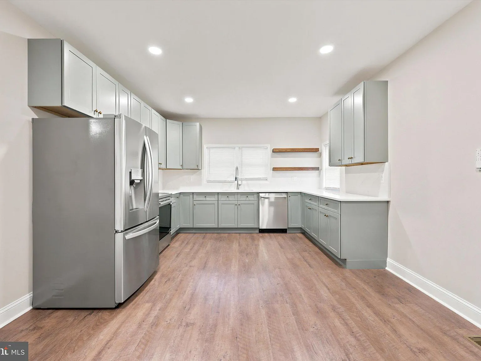 3 bed, 1.0 bath, 1286 sqft, $3,495 — Photo 3