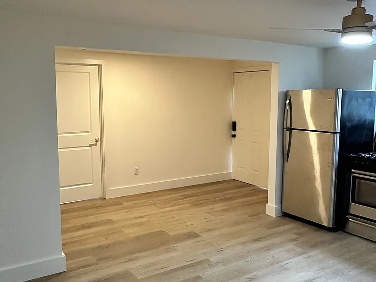 410 Randall St — Photo 30