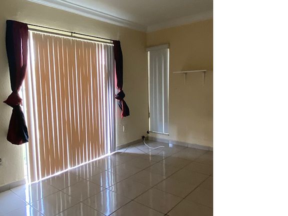 4th image of 940 NE 170th St APT 214