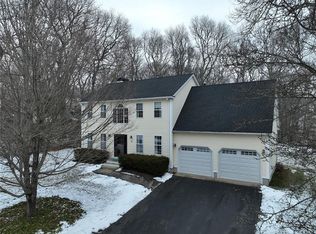 24 Ridge Crest Ln, South Kingstown, RI 02879