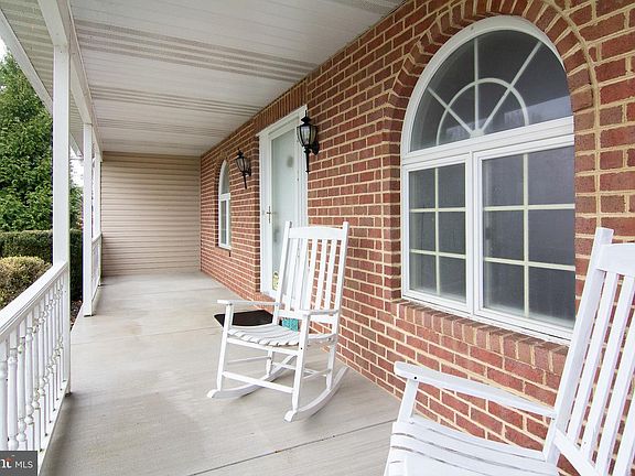 4th image of 3808 Falls Rd
