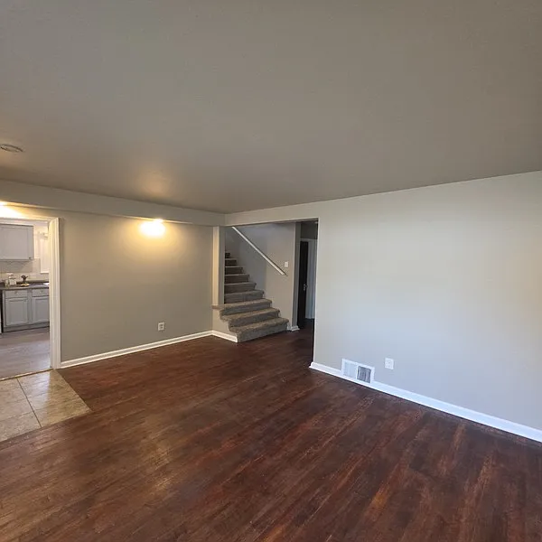 4845 University Place - 1 — Photo 4