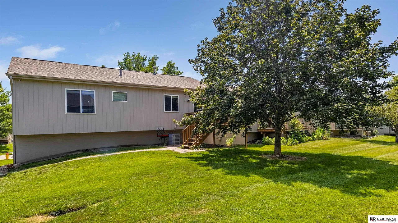3 bed, 1443 sqft, $2,200 — Photo 2