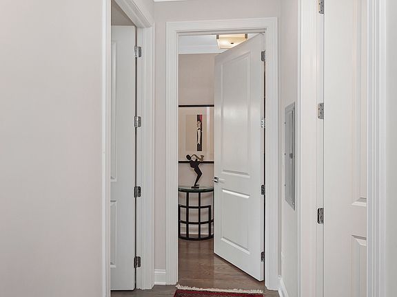 4th image of 5820 N Clark St Unit 201