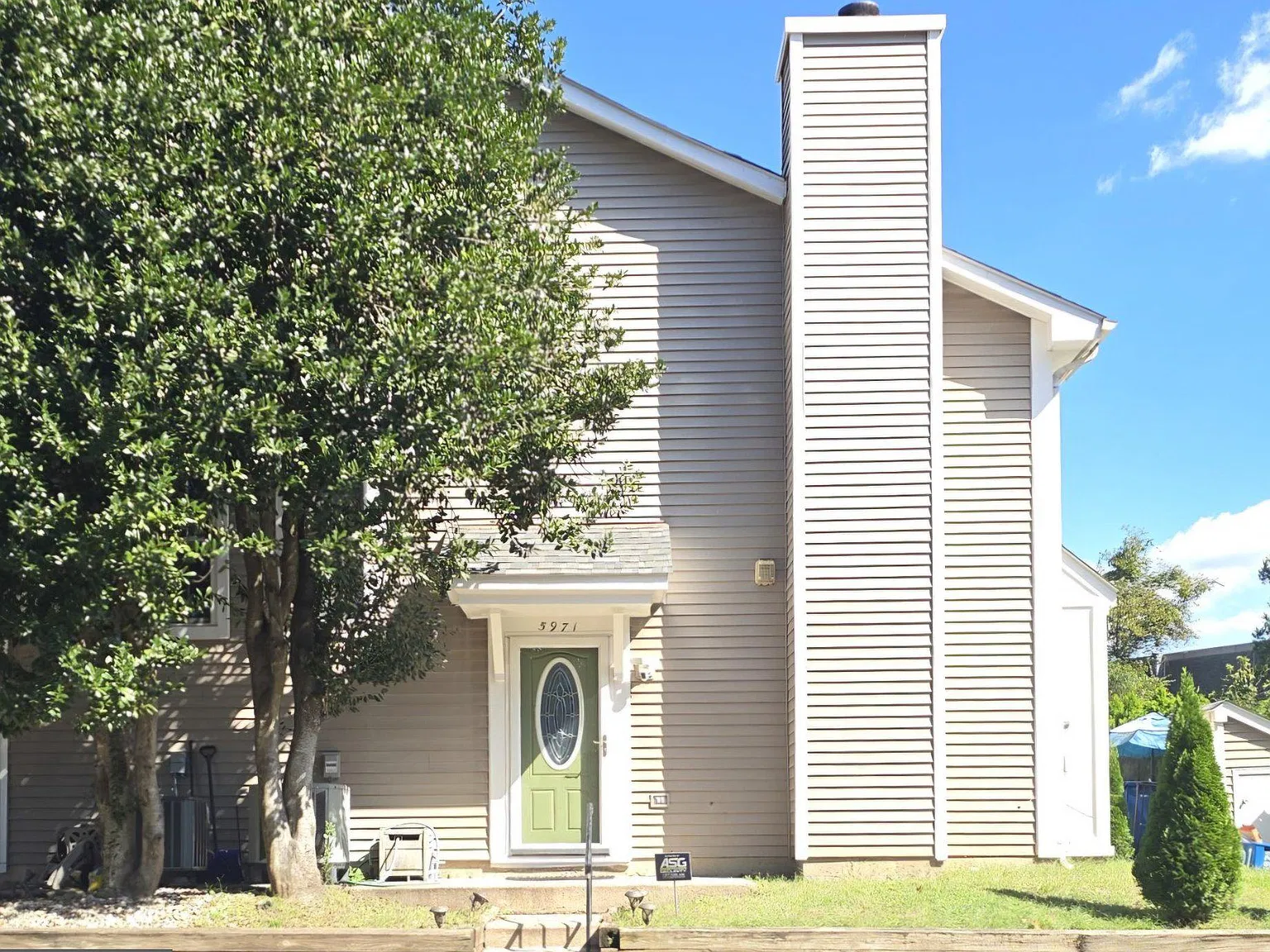 2 bed, 1.0 bath, 960 sqft, $2,100 — Photo 1