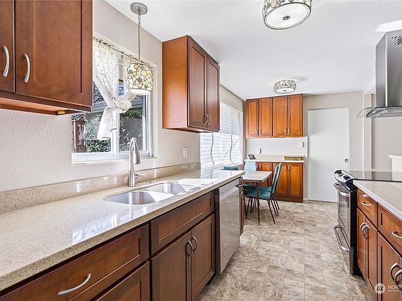 2nd image of 3103 Sylvia Boulevard S